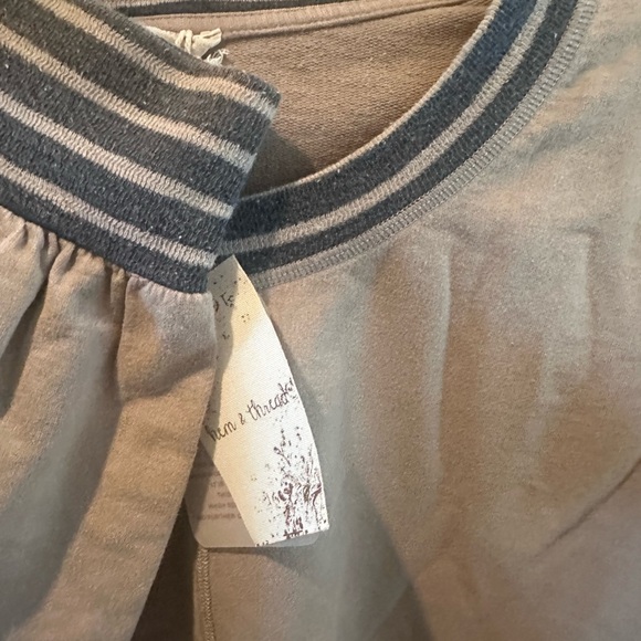 NWT Elegant Taupe Women's Top - Picture 2 of 3